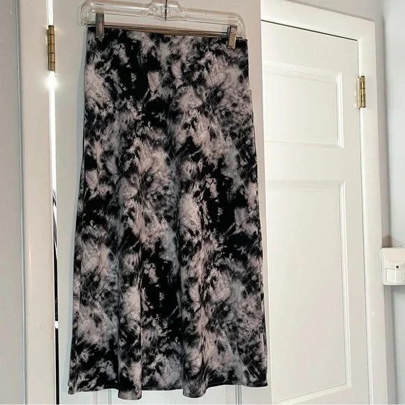 Sanctuary Black, White & Pink Tie Dye Patterned Midi Casual Spring Skirt - Picture 2 of 7